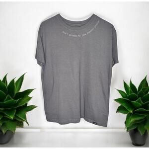 ☀️Atticus Don’t Promise To Live Forever Gray Short Sleeve Graphic Tee Size S
